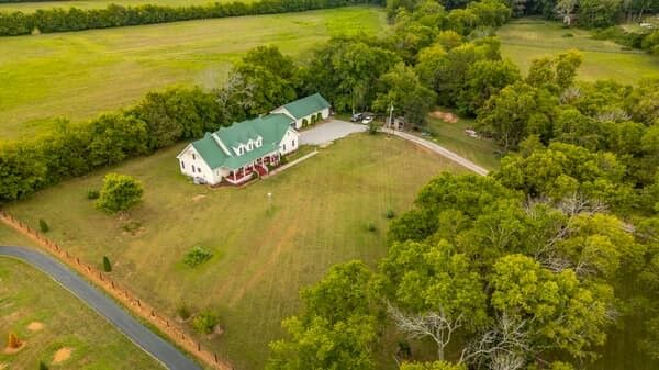 Property Photo: 650 Neals Ln TN 37066