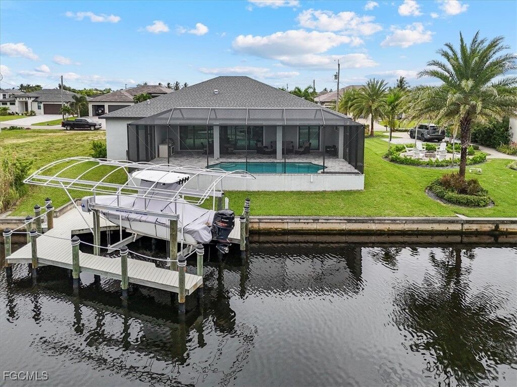 Property Photo: 304 NW 39th Avenue FL 33993
