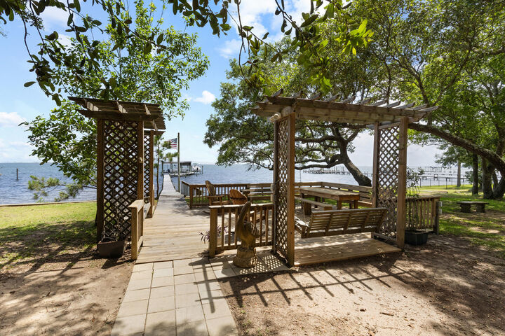 Property Photo:  5393 Soundside Drive  FL 32563 