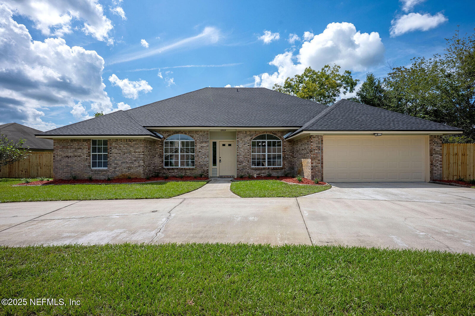 Property Photo:  6864 Plum Lake Drive E  FL 32222 