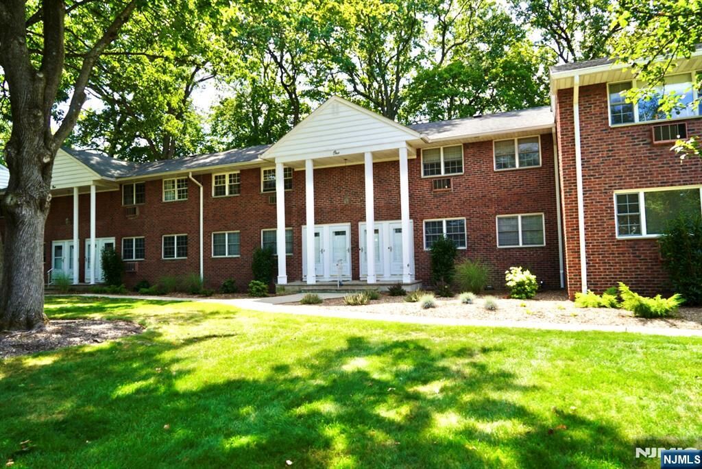 Property Photo:  111 Washington Drive  NJ 07446 