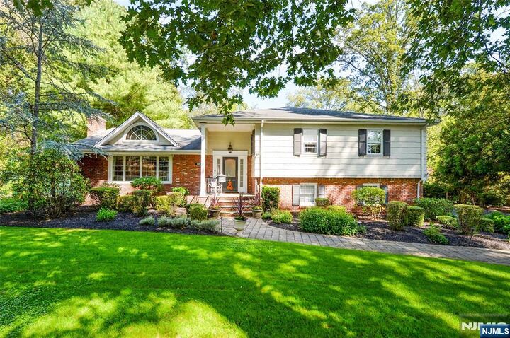 Property Photo:  529 Covington Place  NJ 07481 