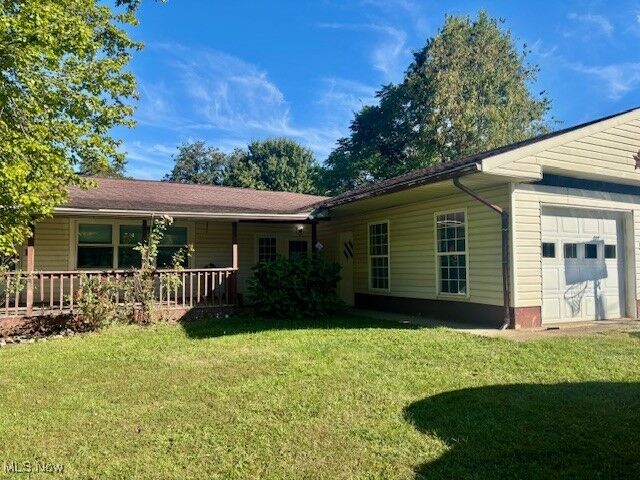 Property Photo:  166 Pine Street  WV 26181 