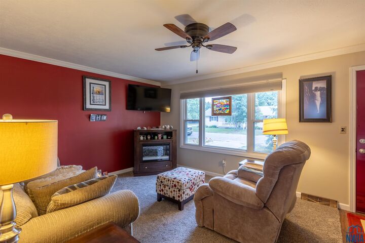 Property Photo:  503 S 1st Ave  IA 51004 