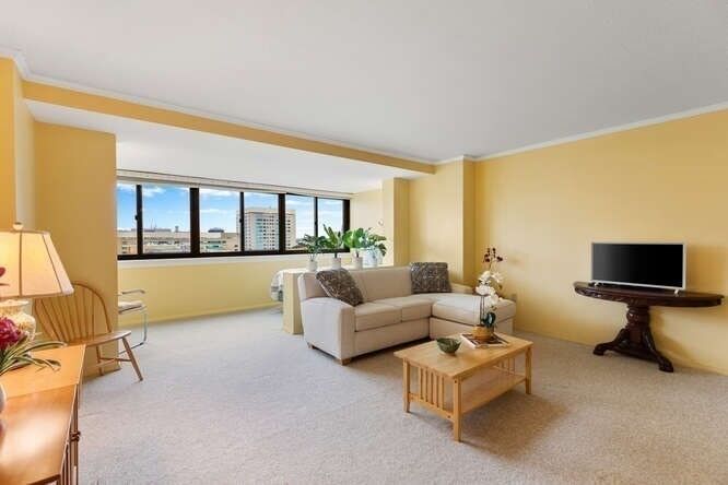 Property Photo:  2 Hawthorne Pl 16P  MA 02114 