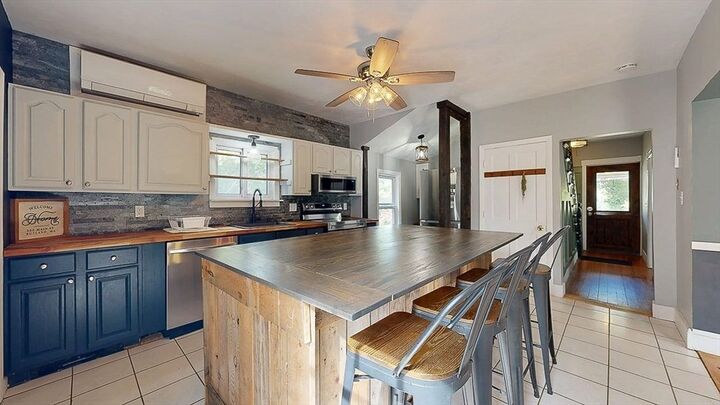 Property Photo: 289 Main St MA 01543