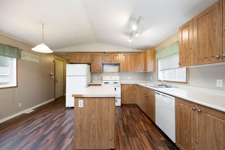 Property Photo:  148 Harpe Way  AB T9K 2K6 