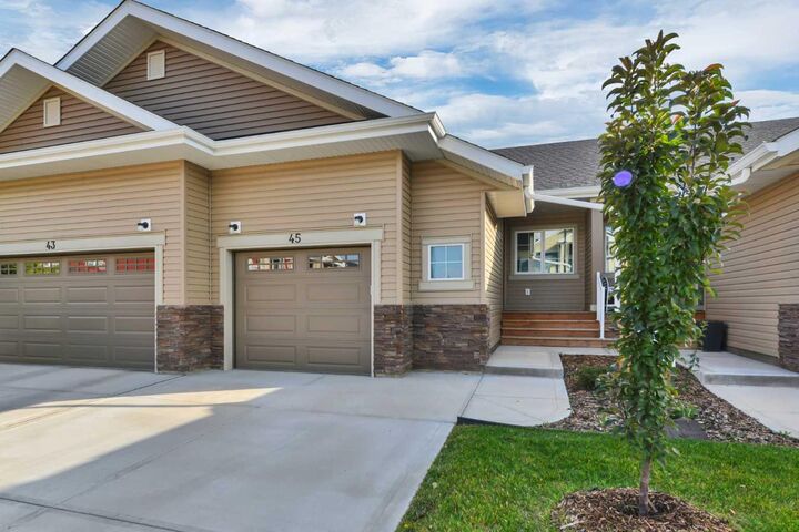 45 Golden Crescent  Red Deer AB T4P 2P9 photo