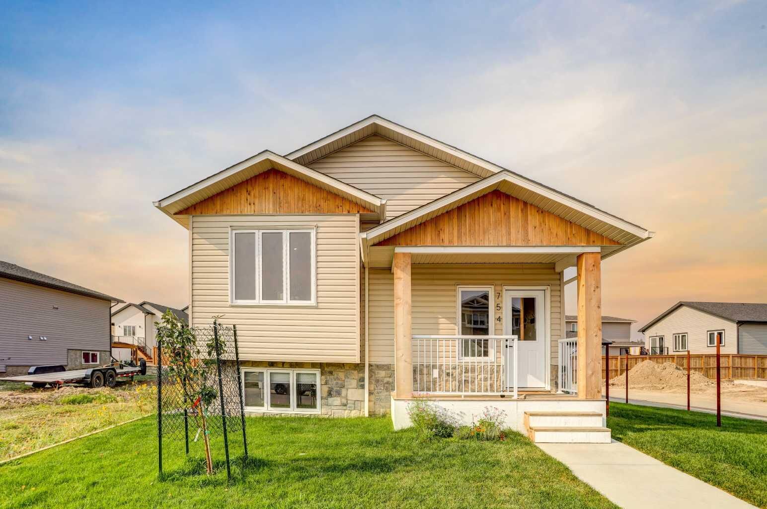 Property Photo:  1913 Parkside Way  AB T1M 0E8 