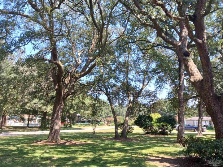 Property Photo: 3711 Raines St FL 32514