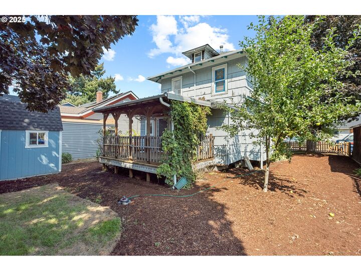 Property Photo: 9116 N Syracuse St OR 97203