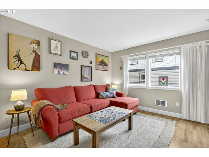 Property Photo: 6735 N Salem Ave OR 97203