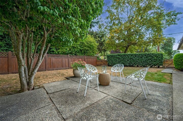 Property Photo: 7818 NE 124th St WA 98034