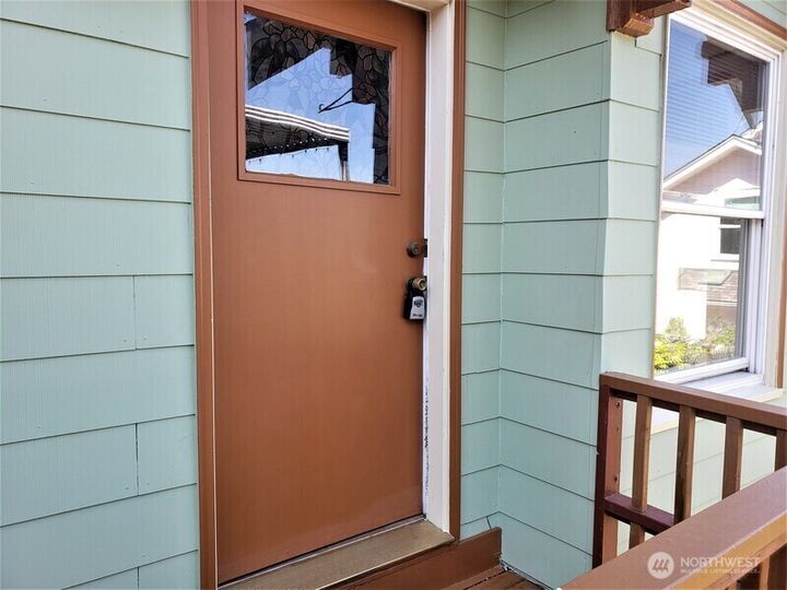 Property Photo:  5833  Woodlawn Avenue N Rear  WA 98103 