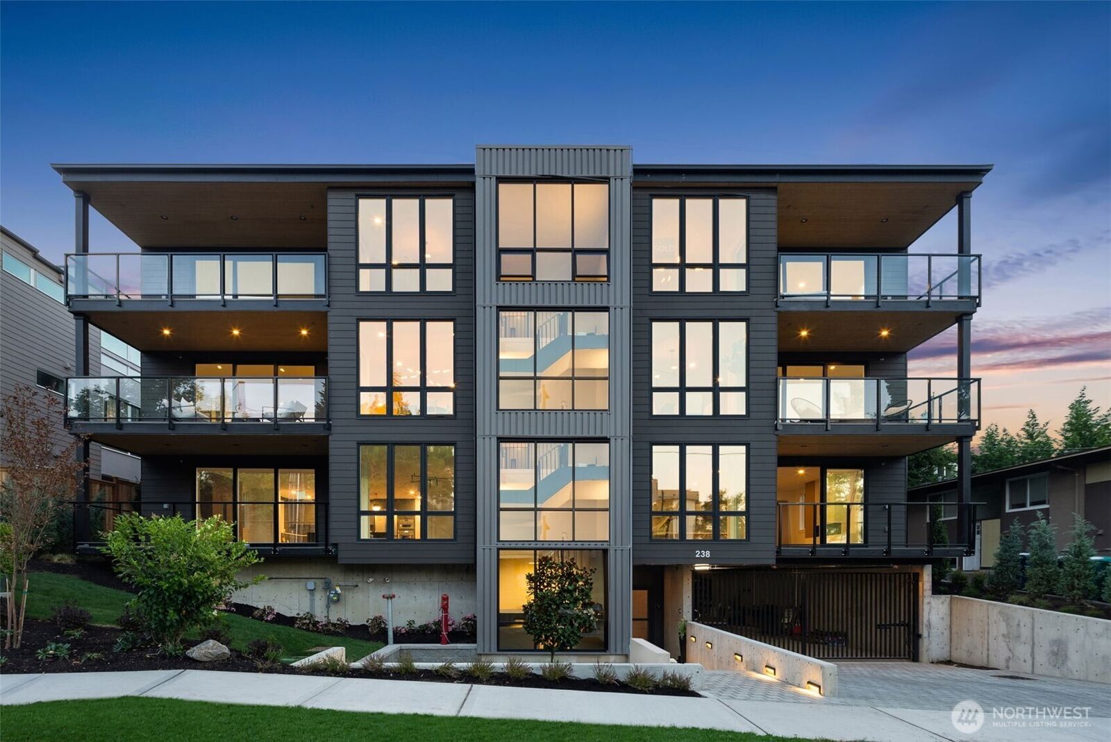 Property Photo:  238  4th Avenue 200  WA 98033 