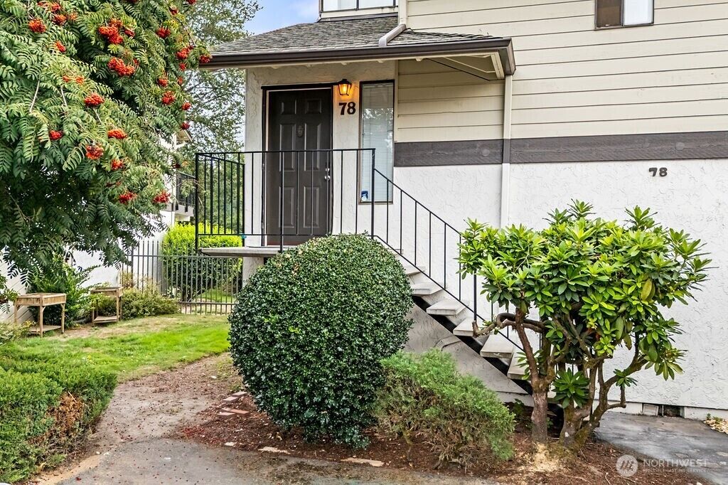 Property Photo:  1810  Maple Lane M78  WA 98030