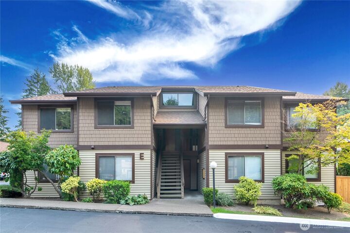 Property Photo:  737  143rd Avenue NE E18  WA 98007 