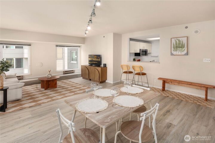 Property Photo:  121  Vine Street 506  WA 98121 