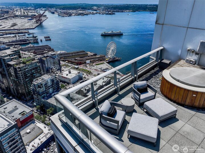 Property Photo:  1521  2nd Avenue 3801  WA 98101 