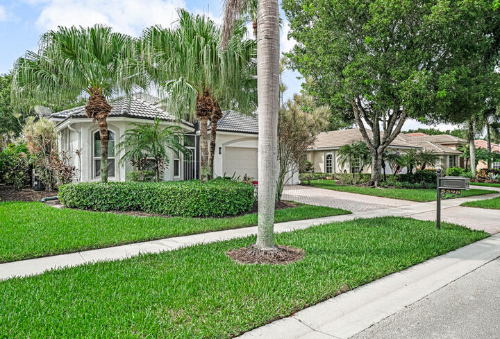 Property Photo:  5598 Fountains Drive S  FL 33467
