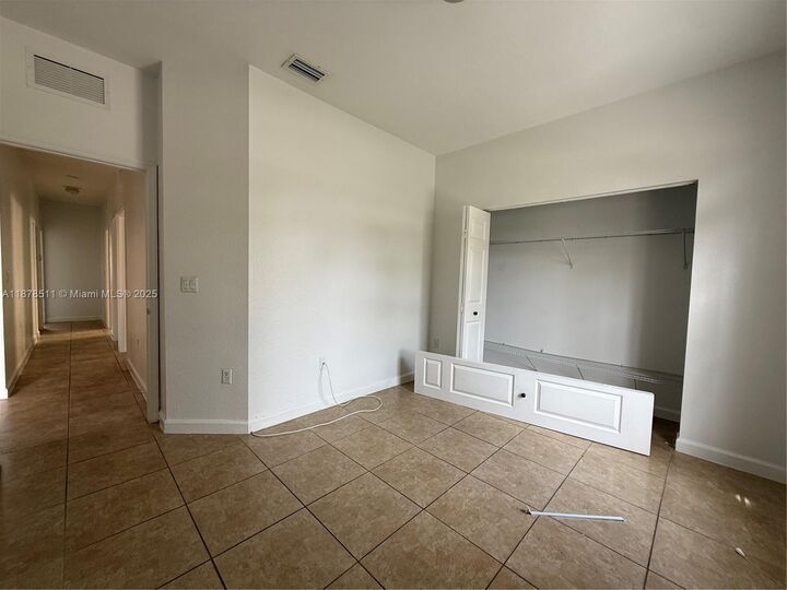 Property Photo:  4045 NE 15th St  FL 33033 
