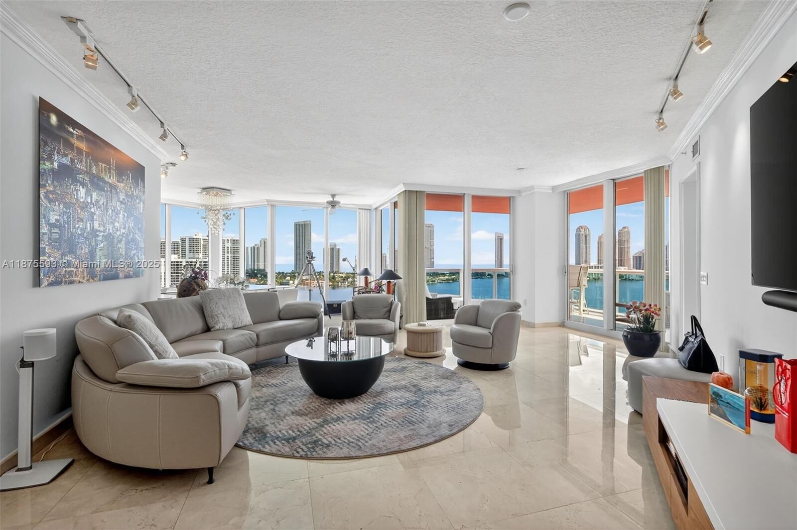 Property Photo:  3370 Hidden Bay Dr 1808  FL 33180 
