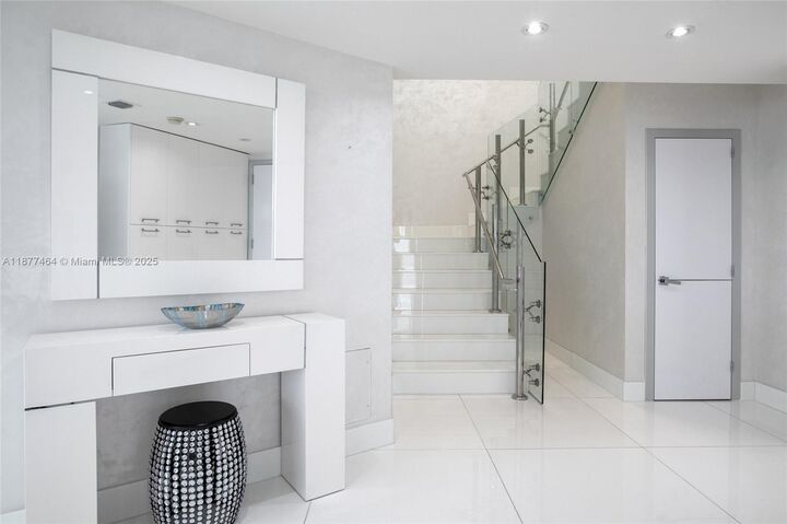 Property Photo: 1830 S Ocean Dr Ph5102 FL 33009