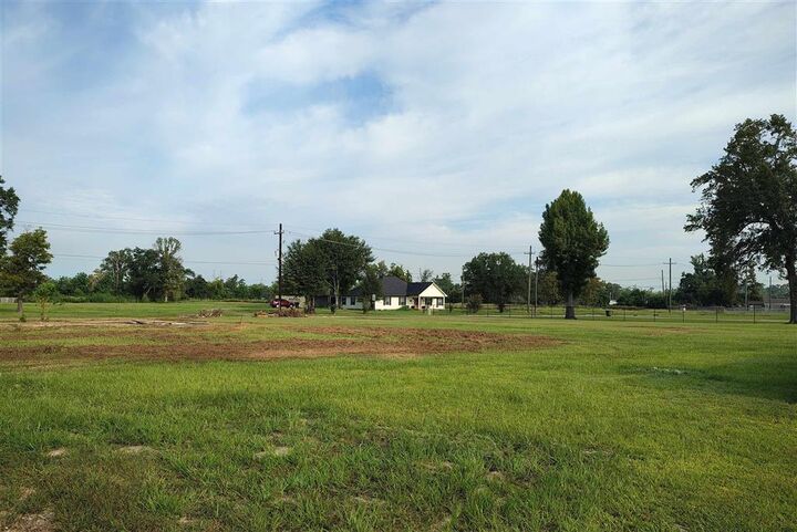 Property Photo:  1804 N Graham Street N  LA 70601 