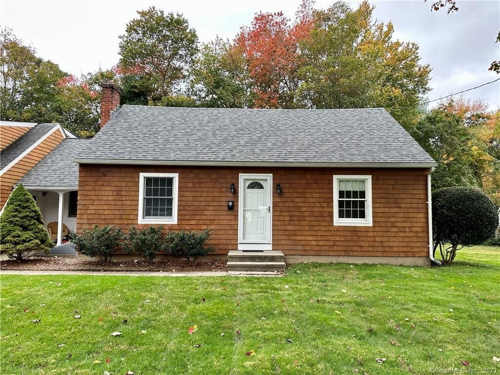 Property Photo:  31 Cottage Place  CT 06475