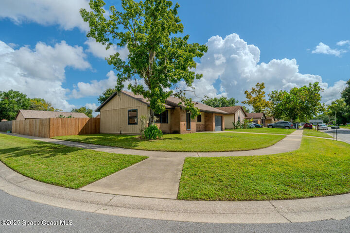 Property Photo:  7609 Panthera Court  FL 32822 