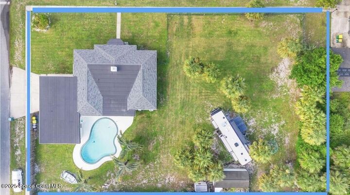 Property Photo:  103 E Avenue A  FL 32901 