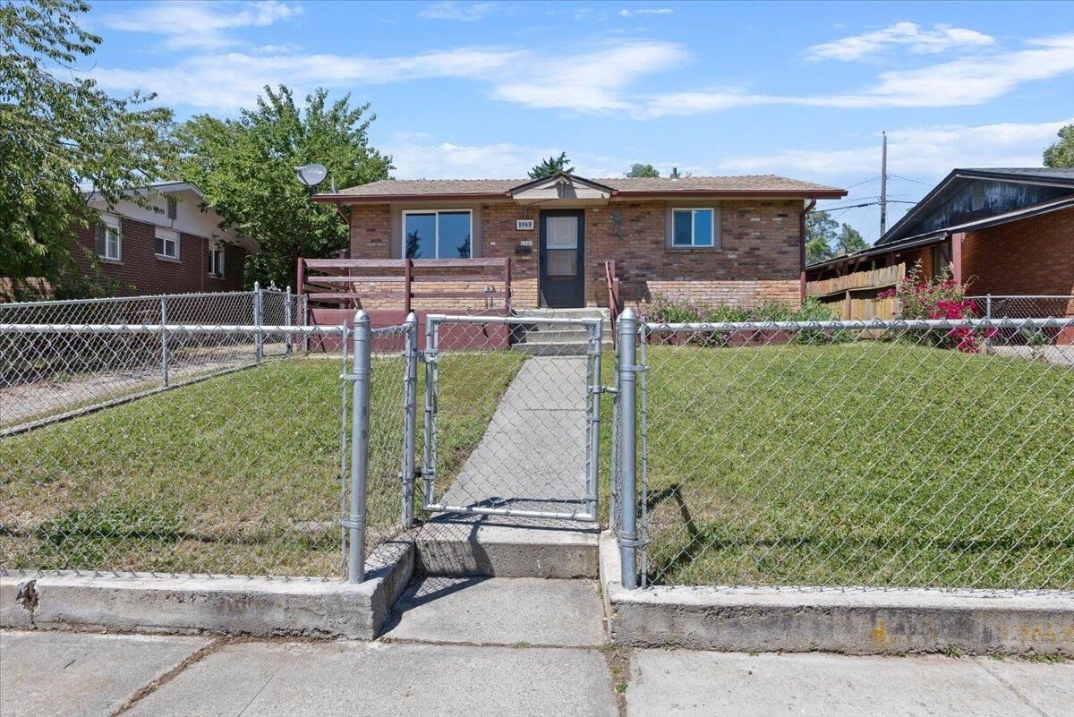 Property Photo:  1743 E Dalton Ave  WA 99207 