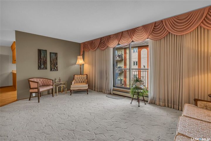 Property Photo: 3140 Louise Street 205 SK S7J 3L8