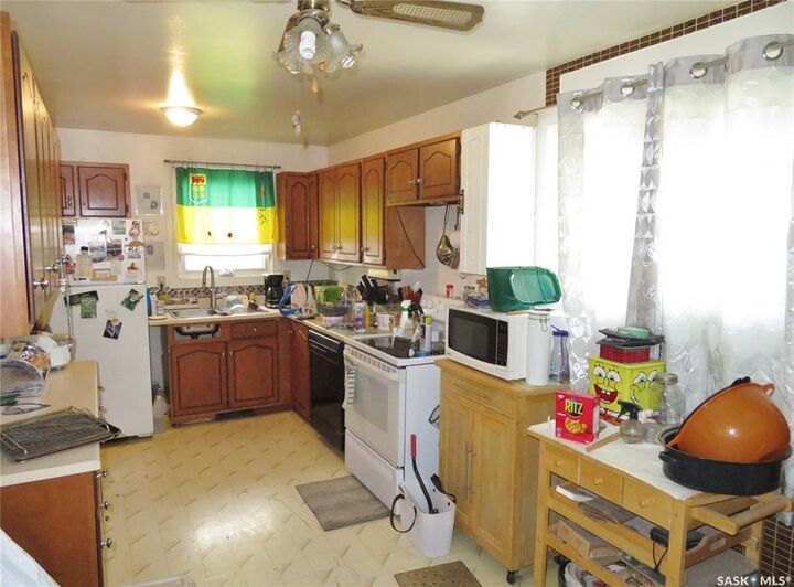 Property Photo:  933 Macklem Drive  SK S7L 4R7 