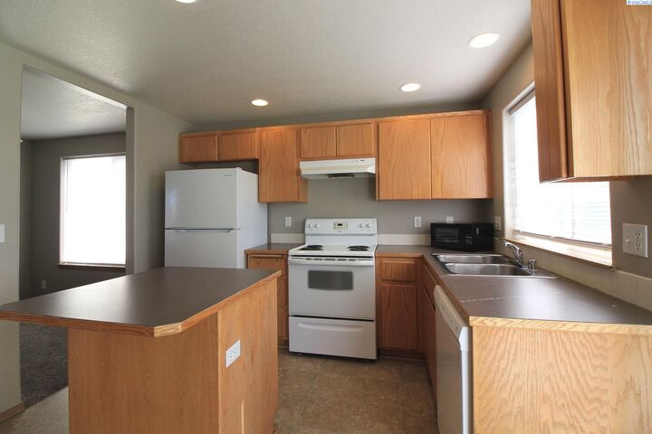 Property Photo:  8708 Overland Court  WA 99301 
