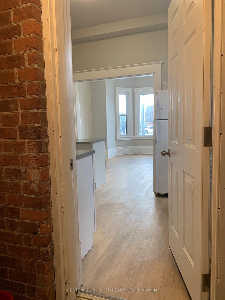 Property Photo:  172 Dunlop Street W  ON L4N 1B3 