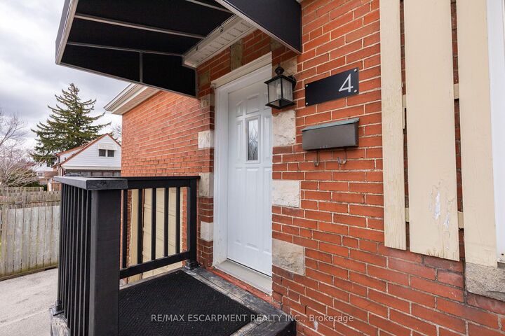 Photo de la propriété:  4 Sunning Hill Avenue Upper  ON L8T 4Z1 