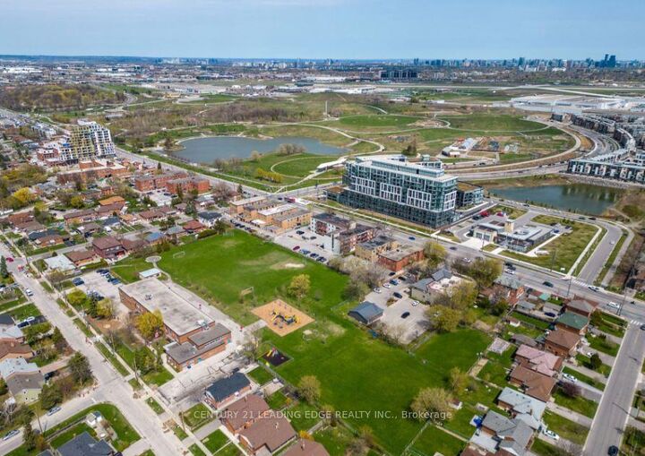 Property Photo:  50 George Butchart Drive 402  ON M2K 0C9 