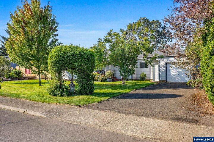 Property Photo: 192 NW Denton Av OR 97338