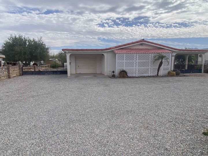 Property Photo: 12319 S Ironwood Dr AZ 85367
