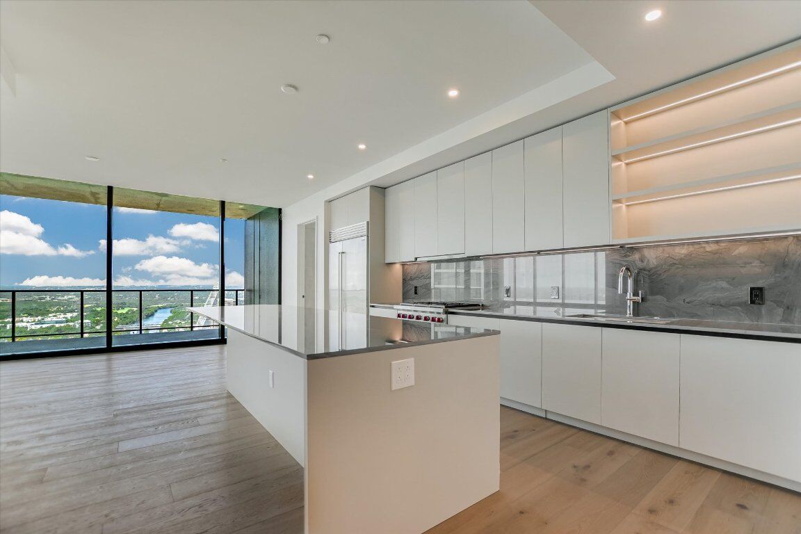 Property Photo:  610 Davis Street 4903  TX 78701 