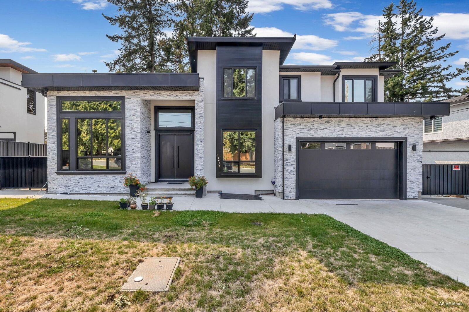 Property Photo: 10954 78 Avenue BC V4C 1N5