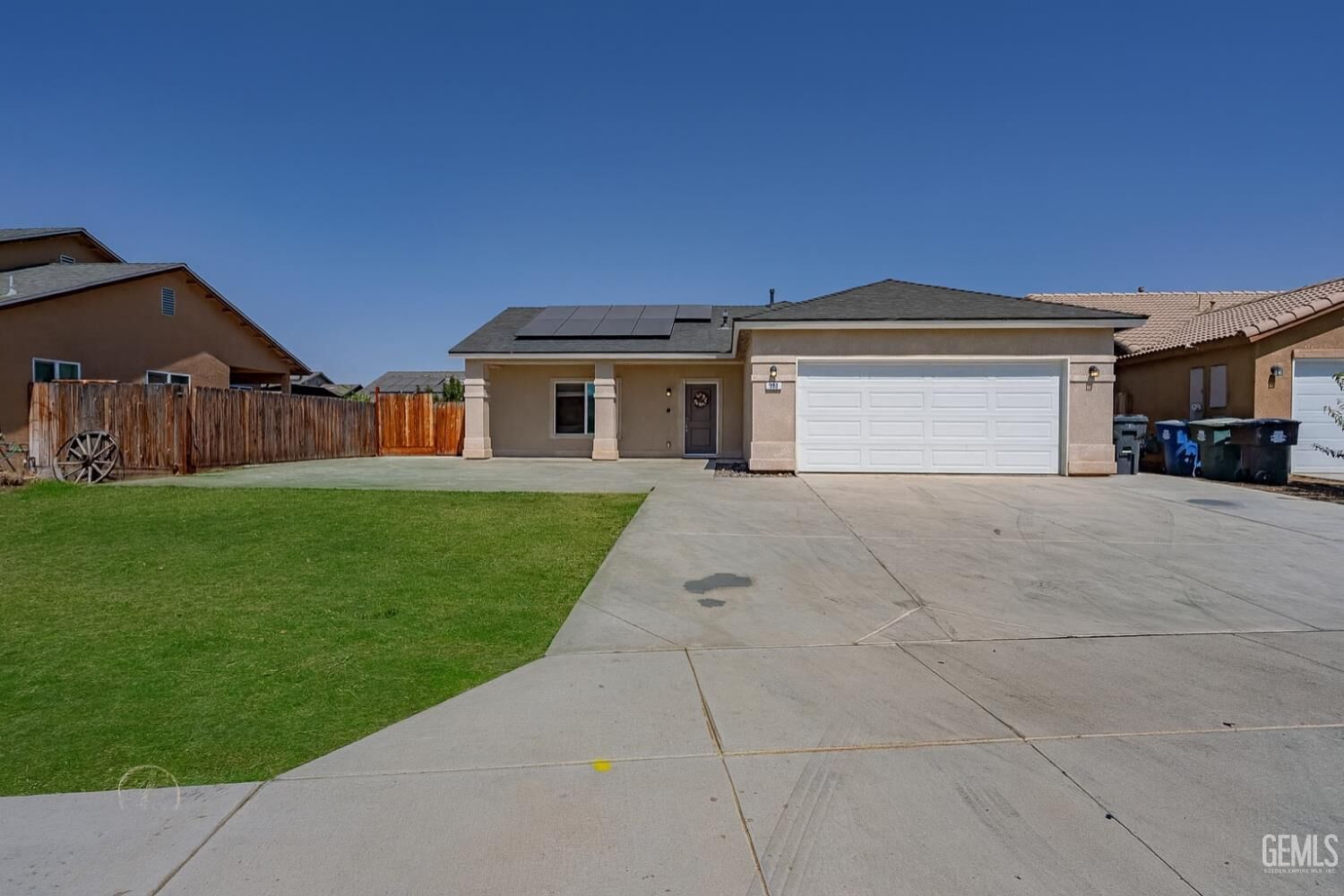 Property Photo:  398 Capistrano Street  CA 93203 