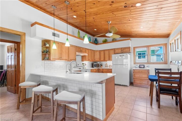 Property Photo:  150 Pearl St  FL 33931 