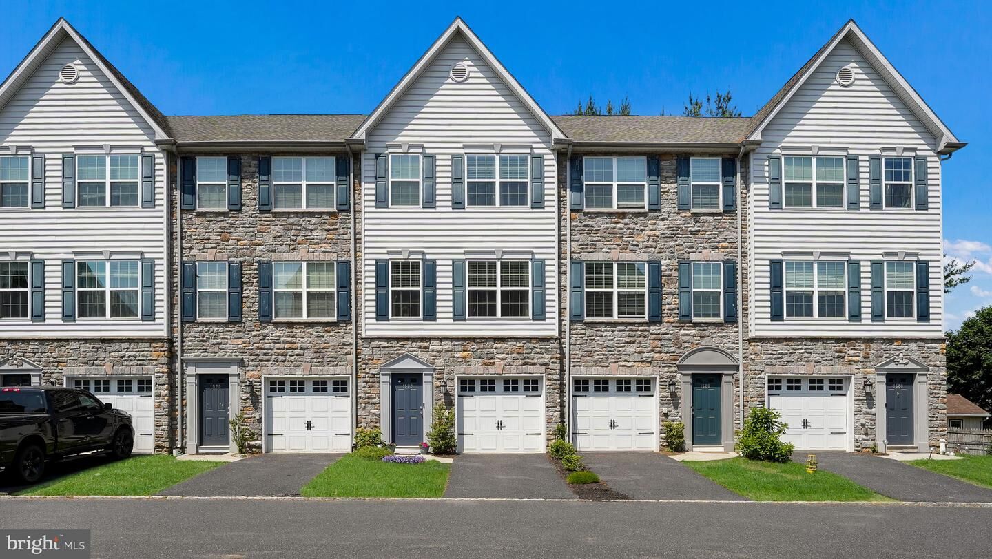 Property Photo:  1522 Brookstone Place  PA 18055