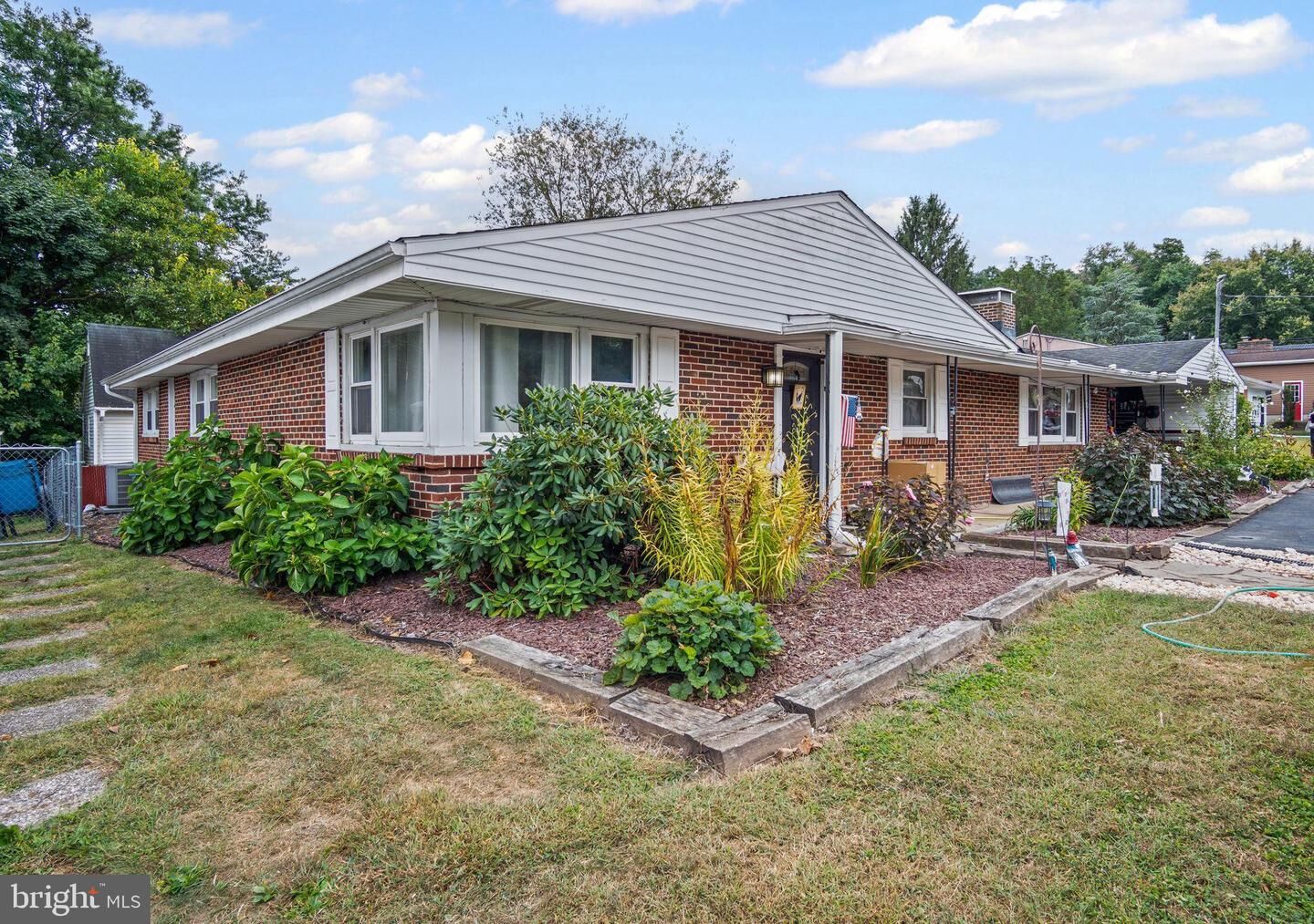 Property Photo:  205 Oak Knoll Road  PA 17070 