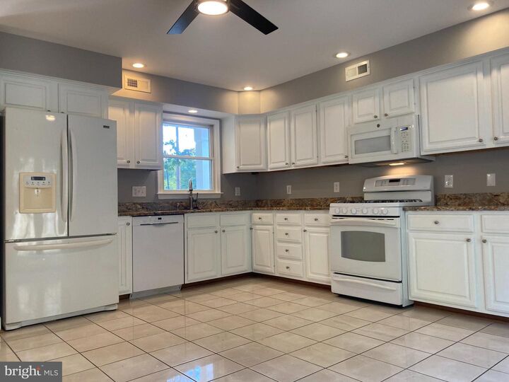 Property Photo: 505 Mt Vernon Avenue VA 22301