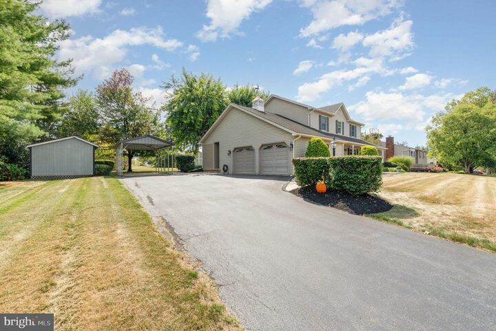 Property Photo:  1154 E Maple Street  PA 17078 