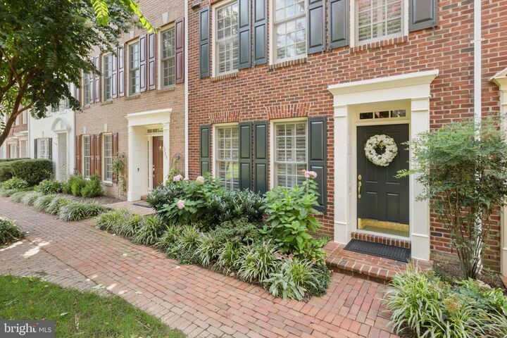 Property Photo:  1223 Roundhouse Lane  VA 22314 