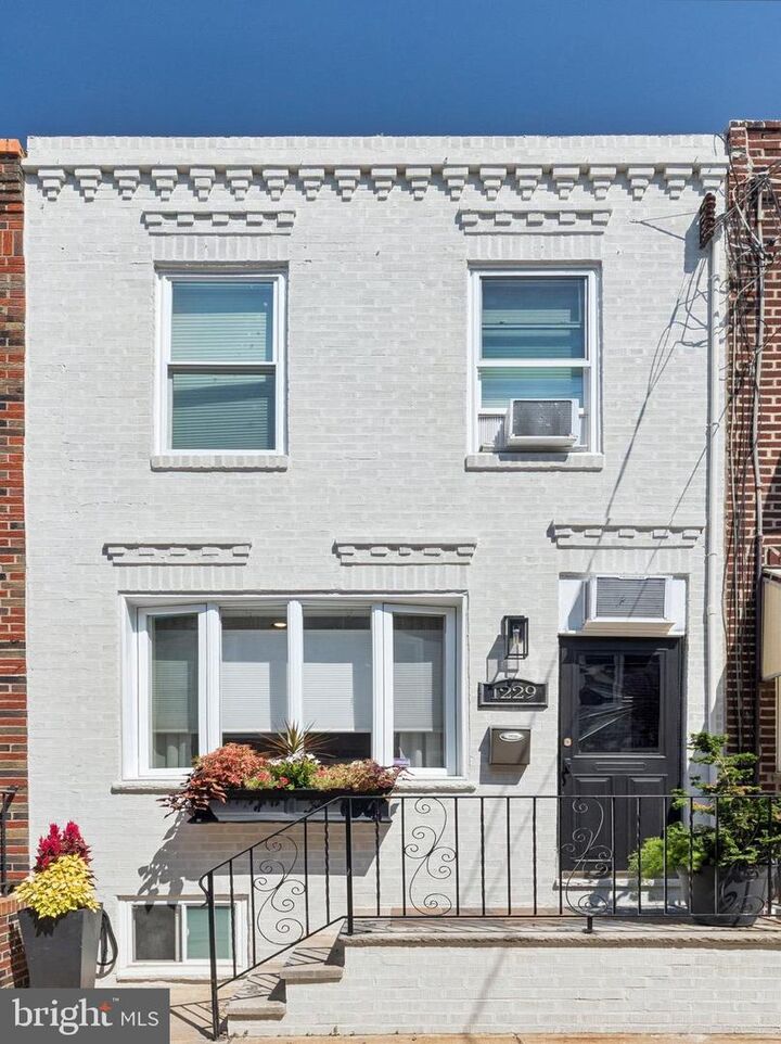 1229 Emily  Philadelphia PA 19148 photo
